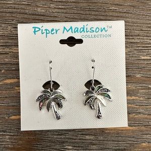 NWOT PIPER MADISON COLLECTION PALM TREE EARRINGS - NEVER WORN